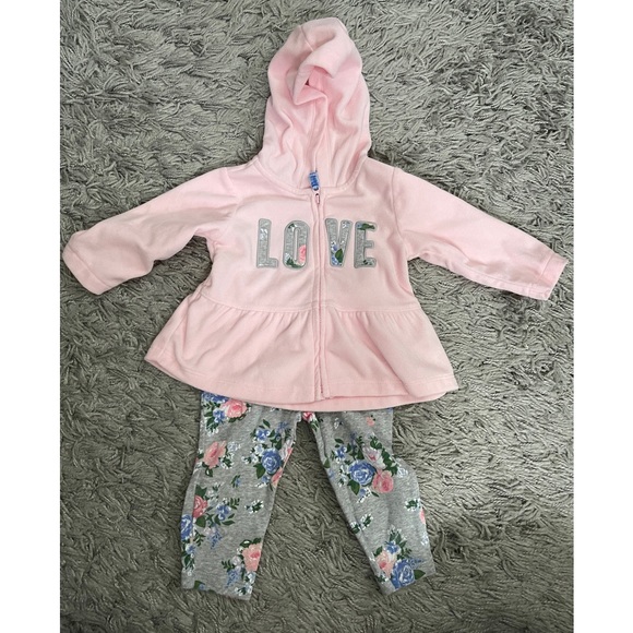 Carter’s Outfit - Picture 1 of 4